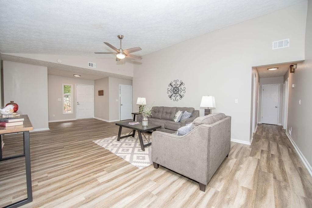 3 bedroom, 2 bathroom, 2,268 sq ft single family residence for rent at 180 Crabtree Drive, Roswell, GA 30076 for $2,800 a month — photo 3