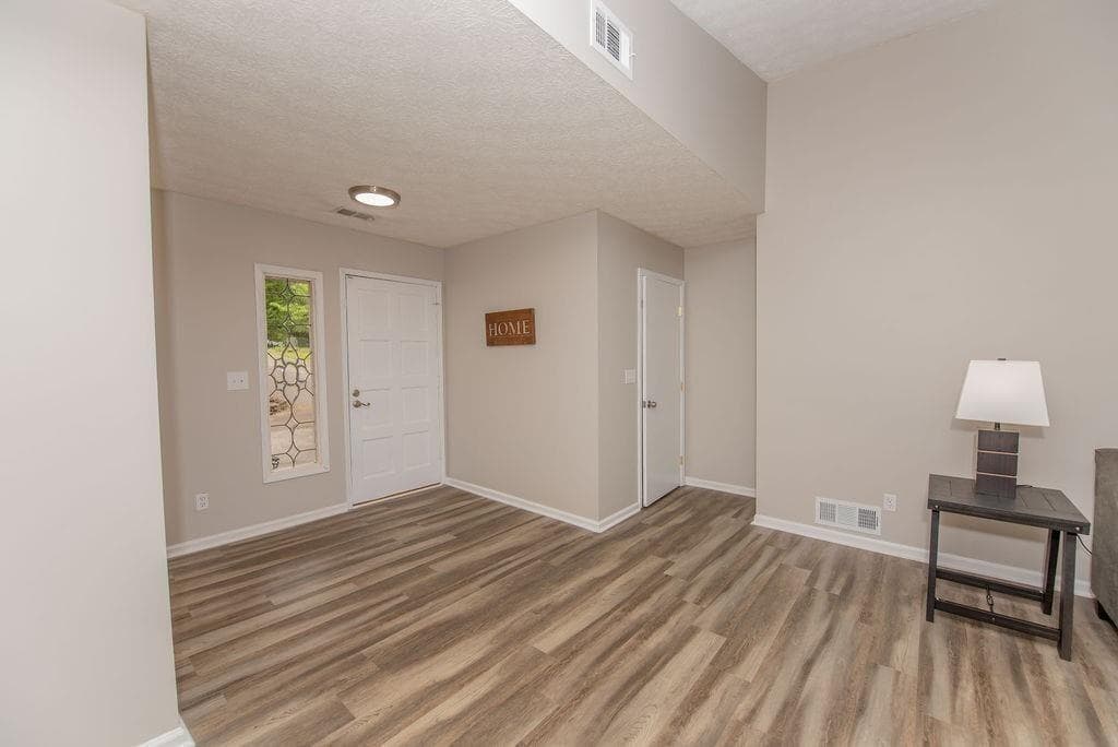 3 bedroom, 2 bathroom, 2,268 sq ft single family residence for rent at 180 Crabtree Drive, Roswell, GA 30076 for $2,800 a month — photo 4