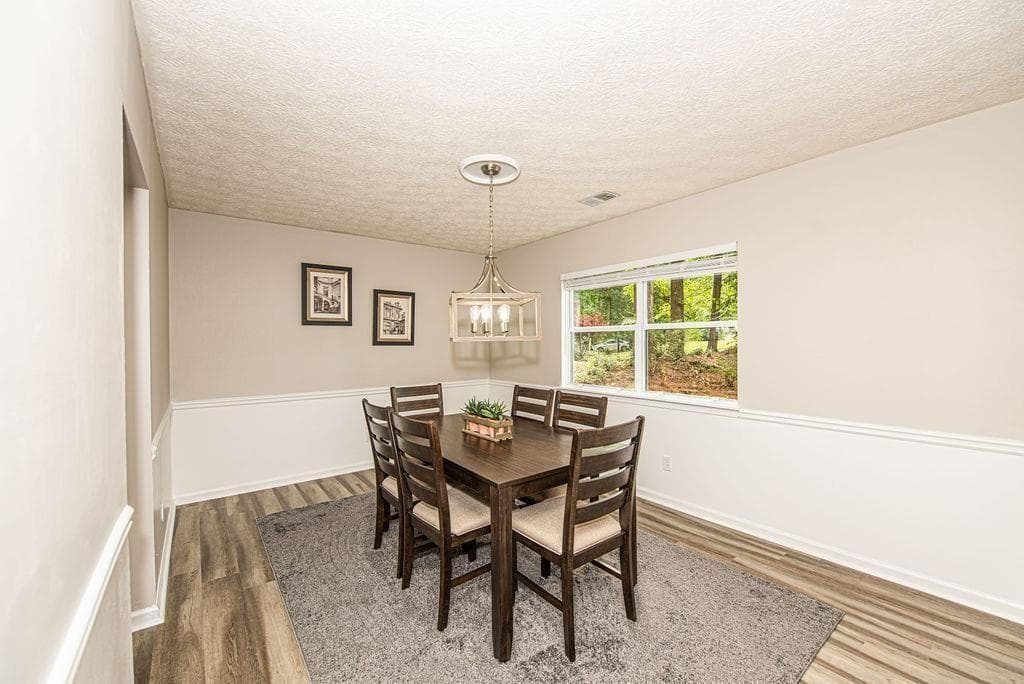 3 bedroom, 2 bathroom, 2,268 sq ft single family residence for rent at 180 Crabtree Drive, Roswell, GA 30076 for $2,800 a month — photo 5