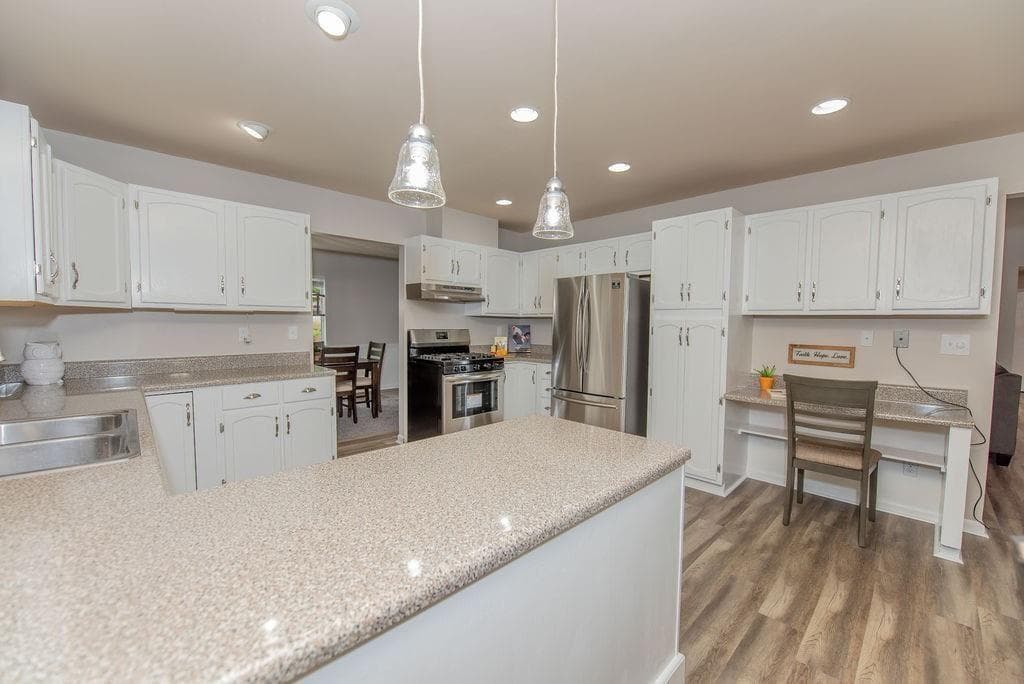 3 bedroom, 2 bathroom, 2,268 sq ft single family residence for rent at 180 Crabtree Drive, Roswell, GA 30076 for $2,800 a month — photo 6