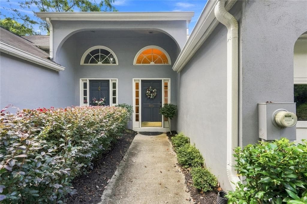 3 bedroom, 4 bathroom, 2,177 sq ft condominium for sale at 3776 Ashford Lake Court, Brookhaven, GA 30319 — photo 2