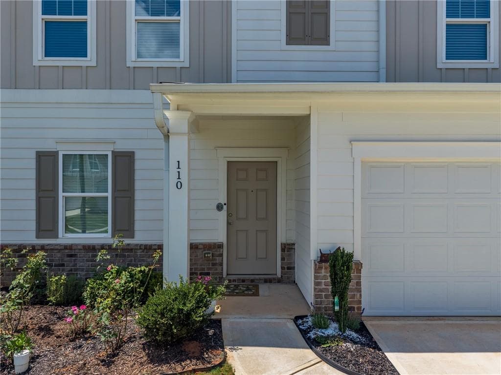 4 bedroom, 3 bathroom, 2,132 sq ft single family residence for sale at 110 Bantry Way, Locust Grove, GA 30248 — photo 2