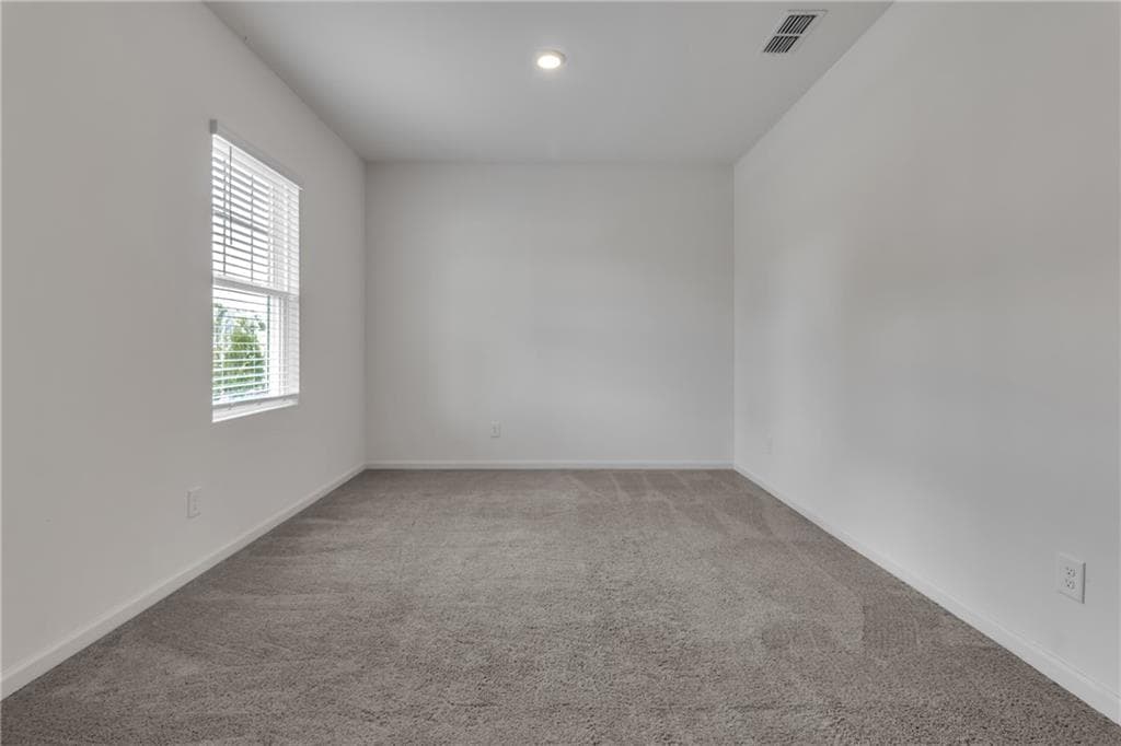 4 bedroom, 3 bathroom, 2,132 sq ft single family residence for sale at 110 Bantry Way, Locust Grove, GA 30248 — photo 4