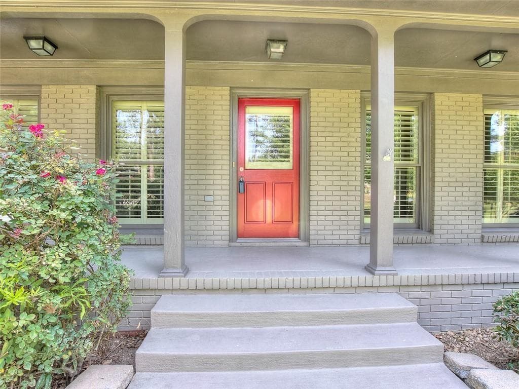 6 bedroom, 4 bathroom, 2,466 sq ft single family residence for rent at 5575 Lake Forrest Drive, Atlanta, GA 30342 for $4,500 a month — photo 2