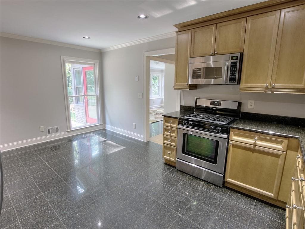 6 bedroom, 4 bathroom, 2,466 sq ft single family residence for rent at 5575 Lake Forrest Drive, Atlanta, GA 30342 for $4,500 a month — photo 7