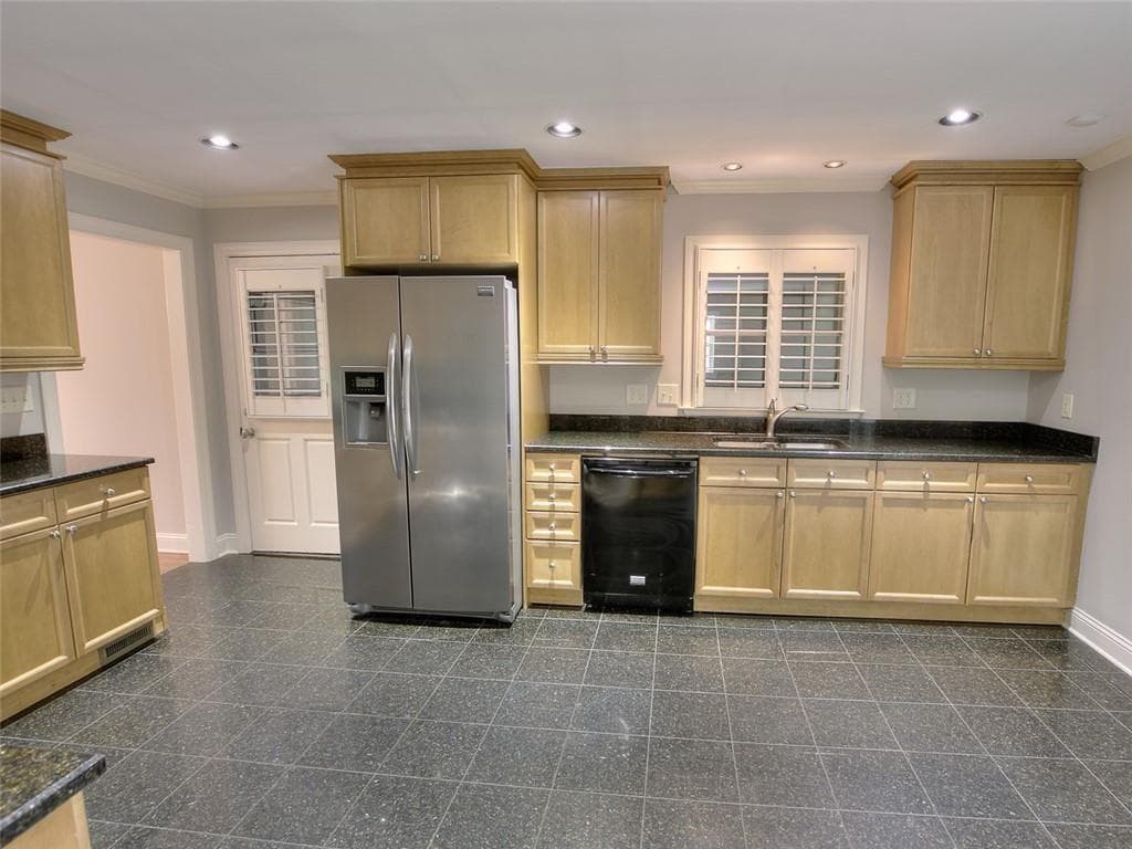 6 bedroom, 4 bathroom, 2,466 sq ft single family residence for rent at 5575 Lake Forrest Drive, Atlanta, GA 30342 for $4,500 a month — photo 8