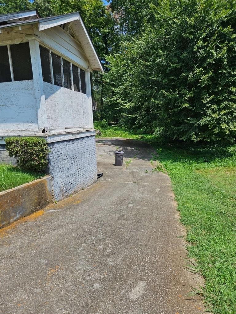 2 bedroom, 1 bathroom, 830 sq ft single family residence for sale at 844 Westmont Road, Atlanta, GA 30311 — photo 2