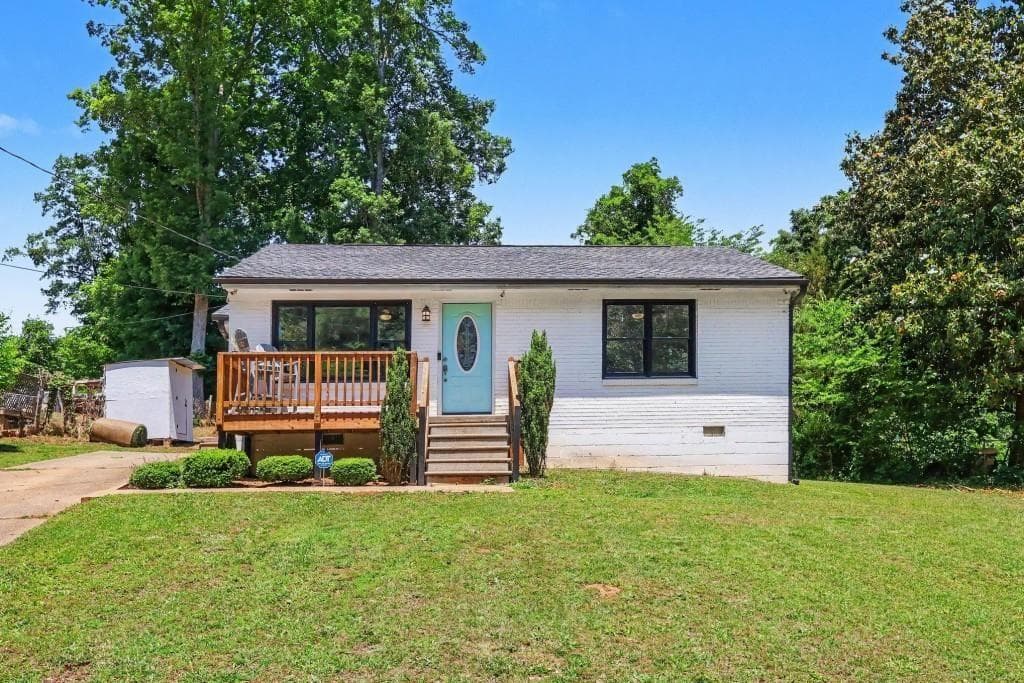 2 bedroom, 1 bathroom, 855 sq ft single family residence for sale at 1120 Delores, Forest Park, GA 30297