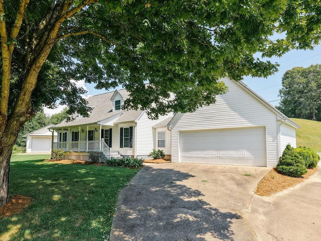 3 bedroom, 3 bathroom, 1,953 sq ft single family residence under contract at 69 Stringer Cochran Road, Murrayville, GA 30564