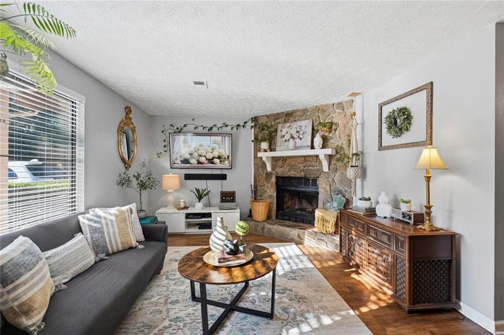 3 bedroom, 2 bathroom, 1,240 sq ft single family residence for sale at 447 Summerville Drive, Lawrenceville, GA 30046 — photo 5