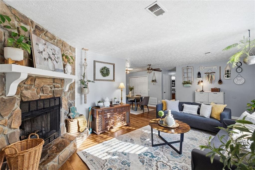 3 bedroom, 2 bathroom, 1,240 sq ft single family residence for sale at 447 Summerville Drive, Lawrenceville, GA 30046 — photo 7