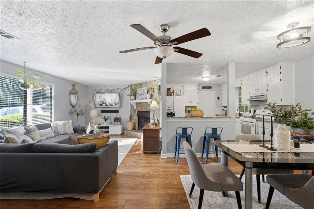 3 bedroom, 2 bathroom, 1,240 sq ft single family residence for sale at 447 Summerville Drive, Lawrenceville, GA 30046 — photo 8