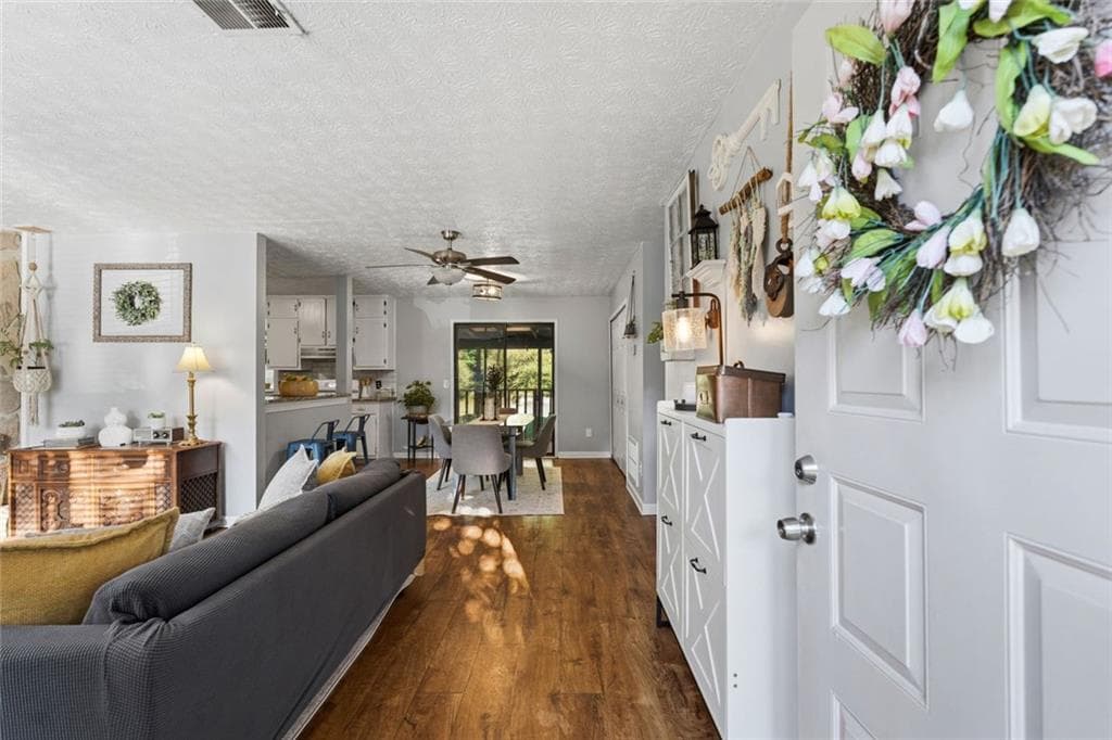 3 bedroom, 2 bathroom, 1,240 sq ft single family residence for sale at 447 Summerville Drive, Lawrenceville, GA 30046 — photo 3