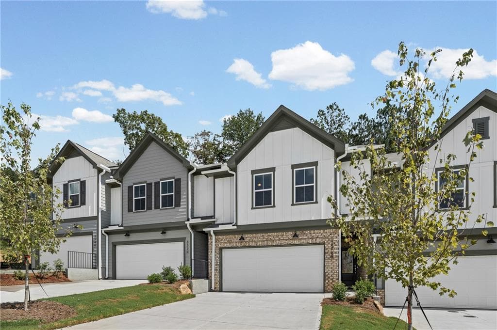 3 bedroom, 3 bathroom, 2,035 sq ft townhouse for sale at 3320 Promise Mill Lane, Cumming, GA 30040 — photo 2