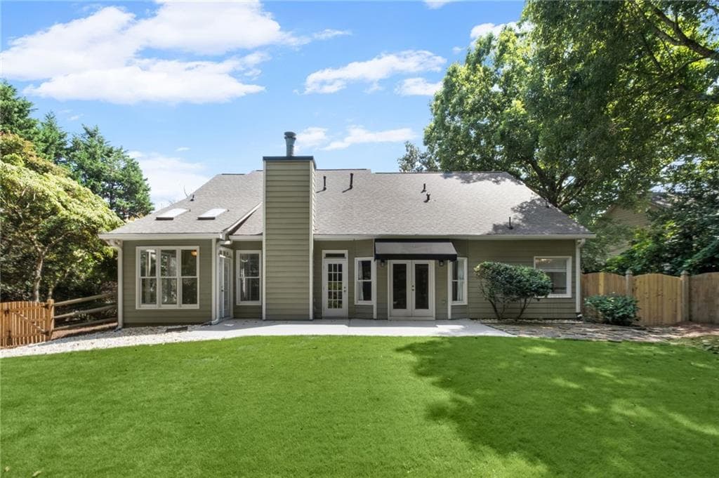 3 bedroom, 2 bathroom, 2,122 sq ft single family residence under contract at 1320 Gran Forest Drive, Cumming, GA 30041 — photo 2