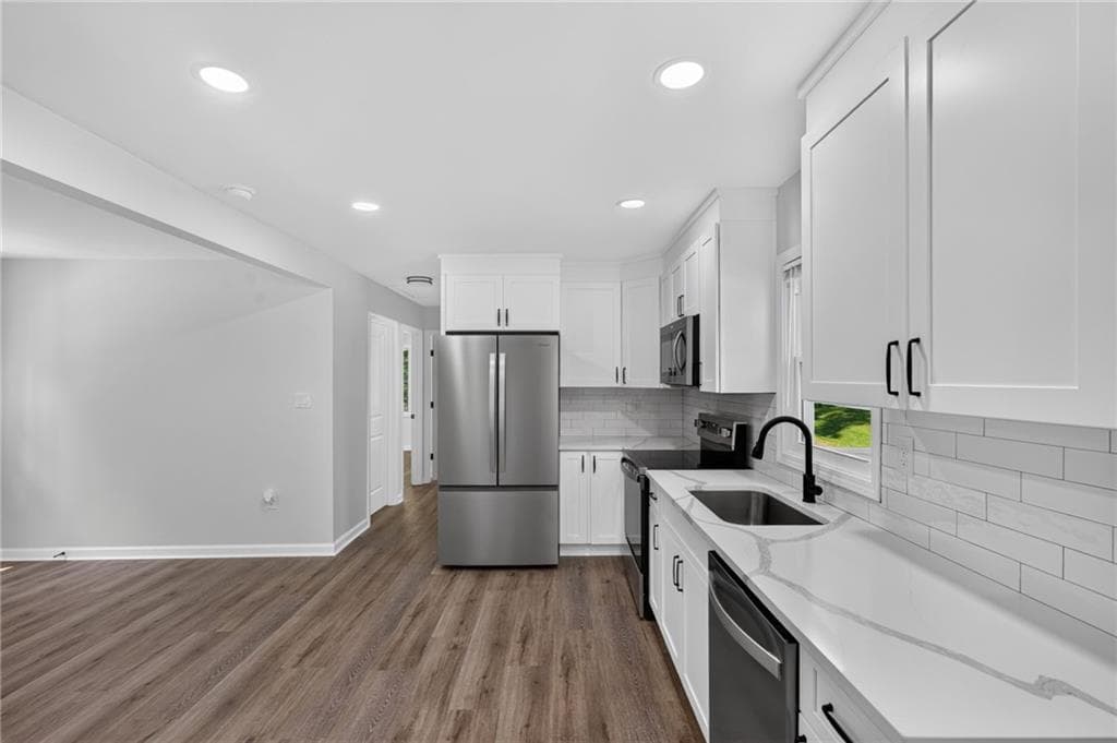 3 bedroom, 2 bathroom, 1,000 sq ft single family residence for sale at 2708 E County Line Road, Lithia Springs, GA 30122 — photo 6