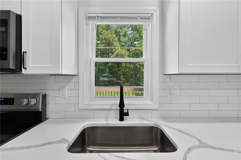 3 bedroom, 2 bathroom, 1,000 sq ft single family residence for sale at 2708 E County Line Road, Lithia Springs, GA 30122 — photo 7