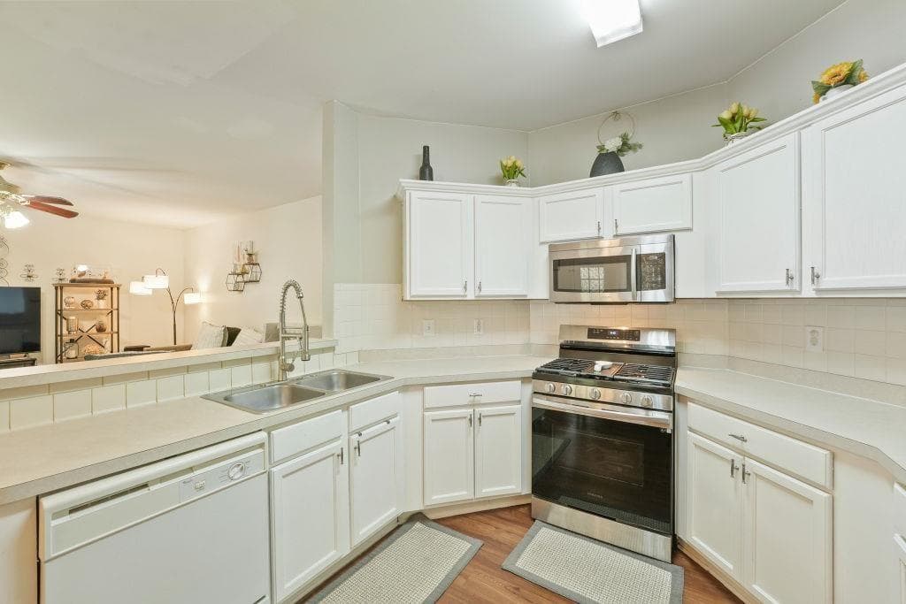 6 bedroom, 4 bathroom, 2,572 sq ft single family residence for sale at 4408 Silver Ridge Way, Austell, GA 30106 — photo 9