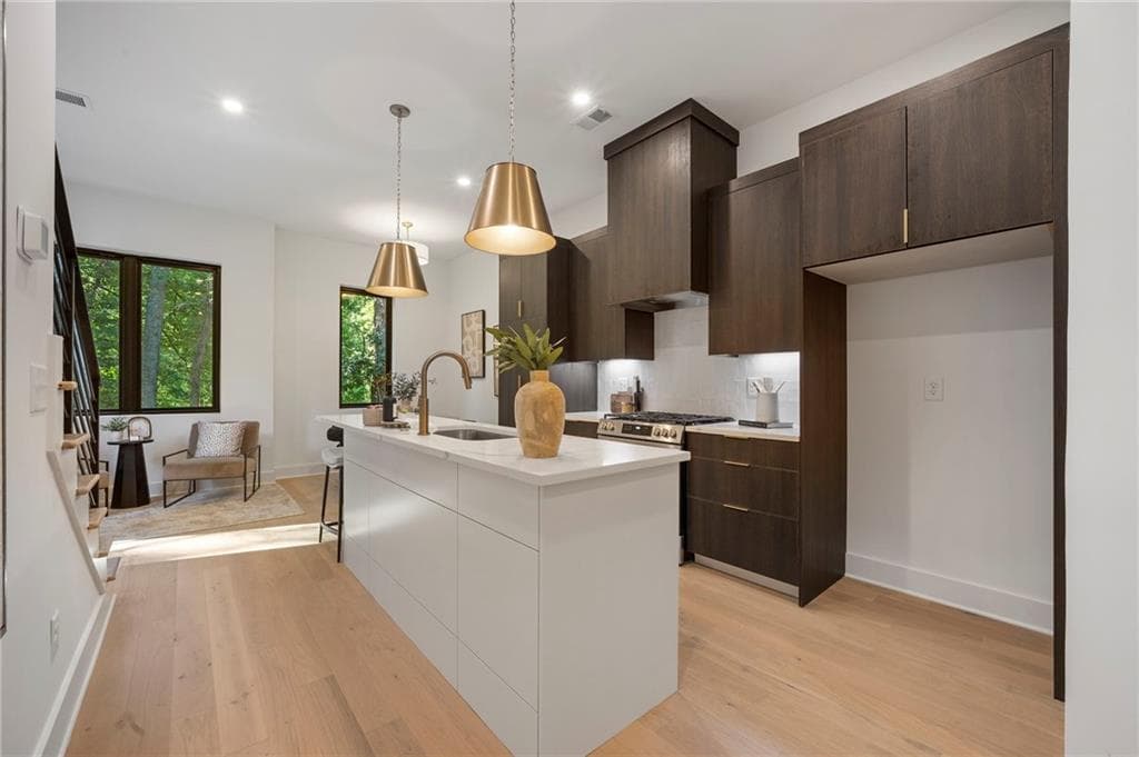 3 bedroom, 4 bathroom, 1,685 sq ft condominium for sale at 1169 Penny Lane, Atlanta, GA 30329 — photo 3