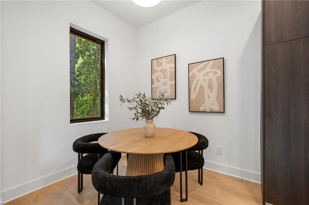 3 bedroom, 4 bathroom, 1,685 sq ft condominium for sale at 1169 Penny Lane, Atlanta, GA 30329 — photo 6