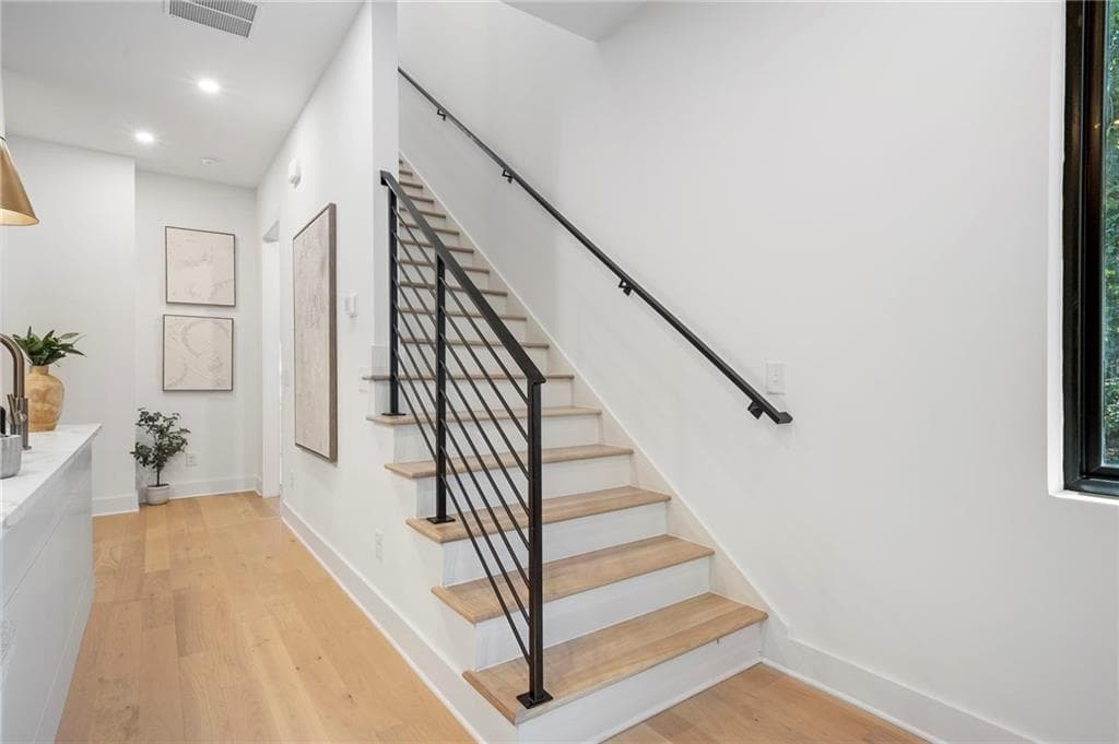 3 bedroom, 4 bathroom, 1,685 sq ft condominium for sale at 1169 Penny Lane, Atlanta, GA 30329 — photo 8