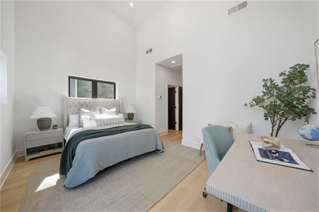 3 bedroom, 4 bathroom, 1,685 sq ft condominium for sale at 1169 Penny Lane, Atlanta, GA 30329 — photo 9