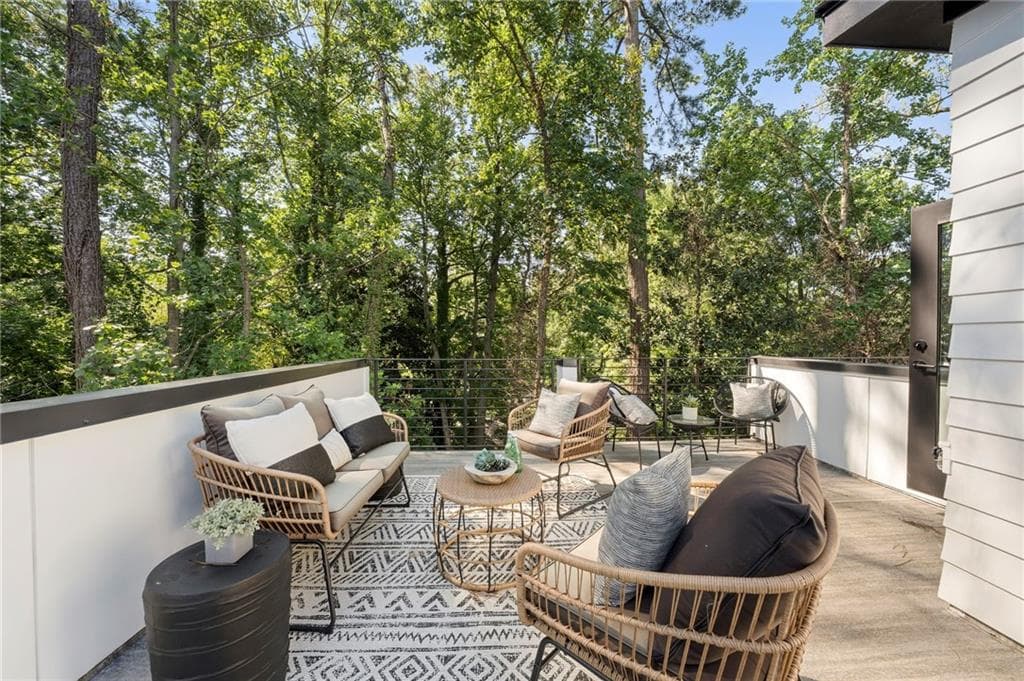 3 bedroom, 4 bathroom, 1,685 sq ft condominium for sale at 1169 Penny Lane, Atlanta, GA 30329