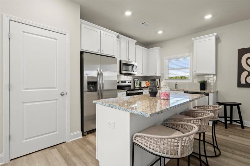 3 bedroom, 3 bathroom, 1,833 sq ft townhouse for sale at 827 Leraes Way, Loganville, GA 30052 — photo 5