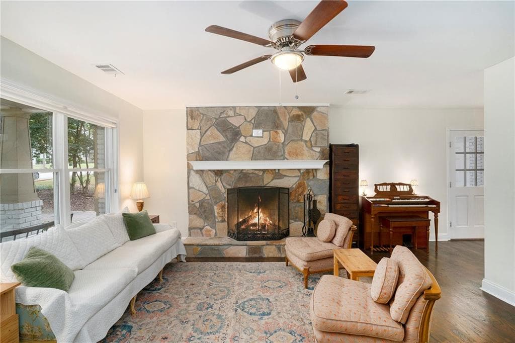 4 bedroom, 3 bathroom, 2,200 sq ft single family residence for sale at 1347 Dorothy Drive, Decatur, GA 30030 — photo 7