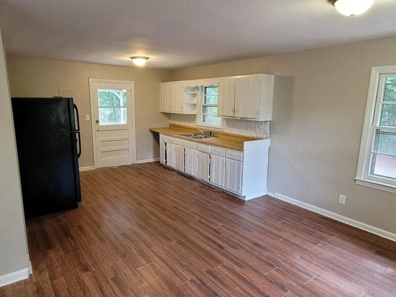 6 bedroom, 2 bathroom, 1,200 sq ft single family residence for rent at 4267 Chamblee Tucker Road, Tucker, GA 30084 for $2,449 a month — photo 4