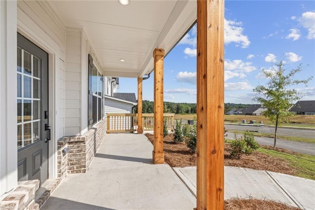 5 bedroom, 4 bathroom, 2,987 sq ft single family residence for sale at 2633 Marshwood Circle, Gainesville, GA 30507 — photo 4