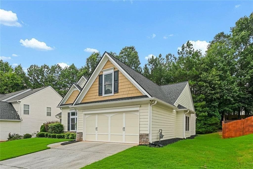 3 bedroom, 2 bathroom, 2,088 sq ft single family residence under contract at 2300 Village Green Drive, Fairburn, GA 30213 — photo 3