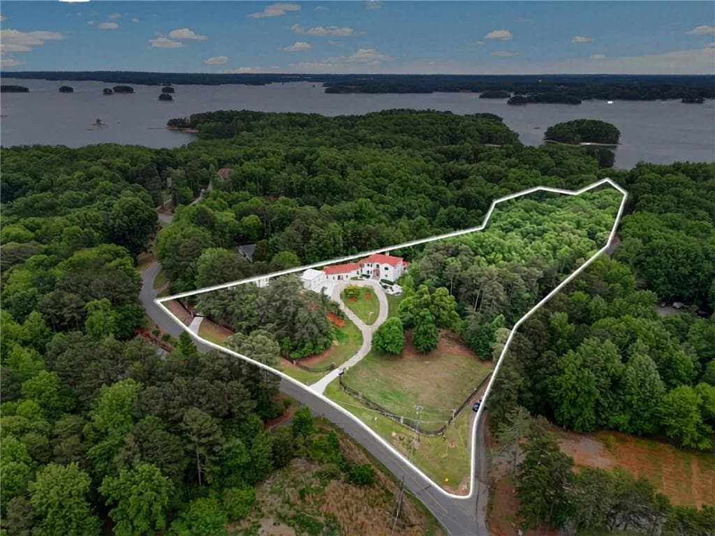 6 bedroom, 7 bathroom, 7,363 sq ft single family residence for sale at 7430 Shadburn Ferry Road, Cumming, GA 30041 — photo 4