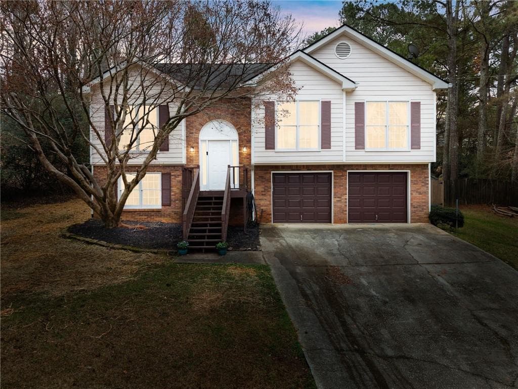 4 bedroom, 2 bathroom, 2,219 sq ft single family residence for sale at 5920 Branden Hill Lane, Buford, GA 30518 — photo 2