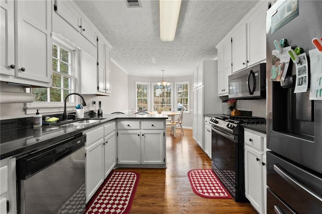 4 bedroom, 2 bathroom, 2,219 sq ft single family residence for sale at 5920 Branden Hill Lane, Buford, GA 30518 — photo 9