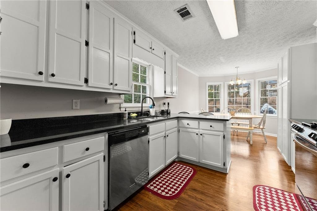 4 bedroom, 2 bathroom, 2,219 sq ft single family residence for sale at 5920 Branden Hill Lane, Buford, GA 30518 — photo 10