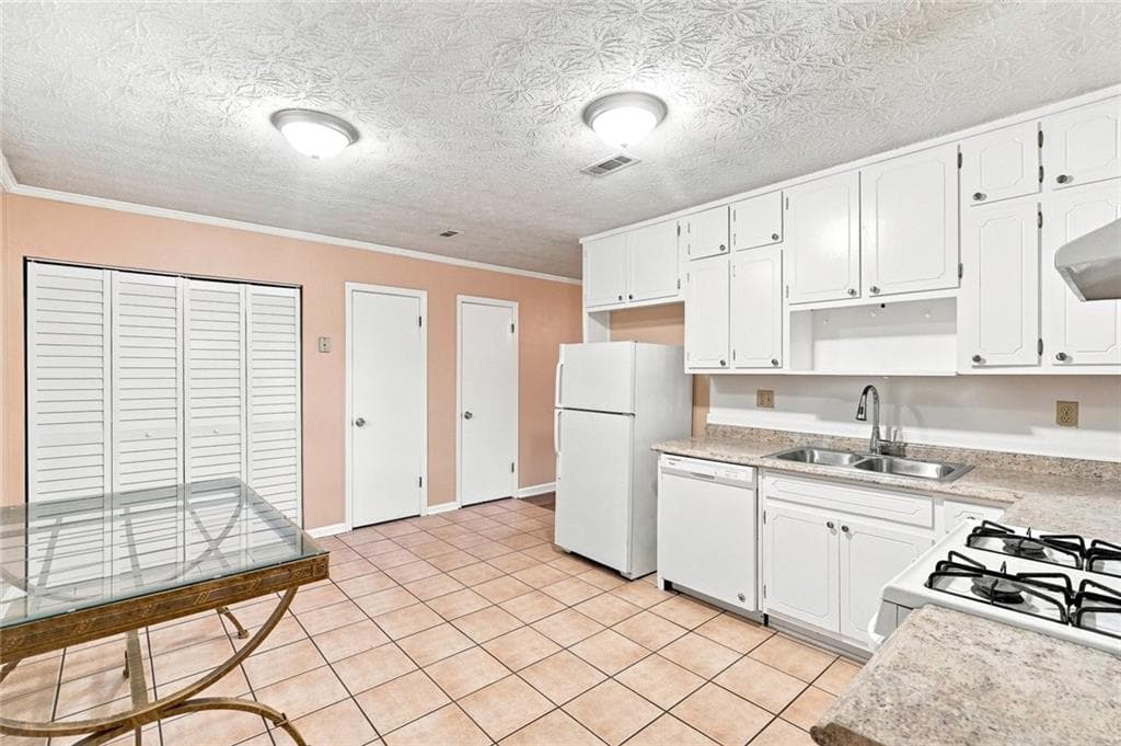 3 bedroom, 2 bathroom, 1,146 sq ft single family residence for sale at 67 Rivercrest Court, Riverdale, GA 30274 — photo 6