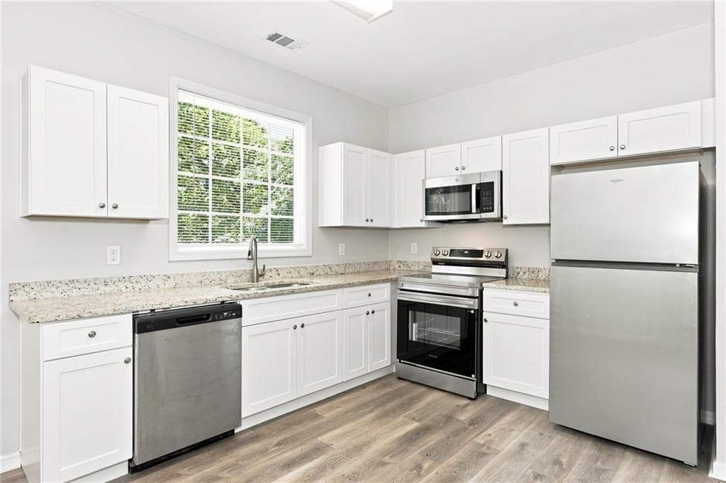 3 bedroom, 3 bathroom, 2,010 sq ft single family residence for rent at 818 Woods Drive, Atlanta, GA 30318 for $1,900 a month — photo 3