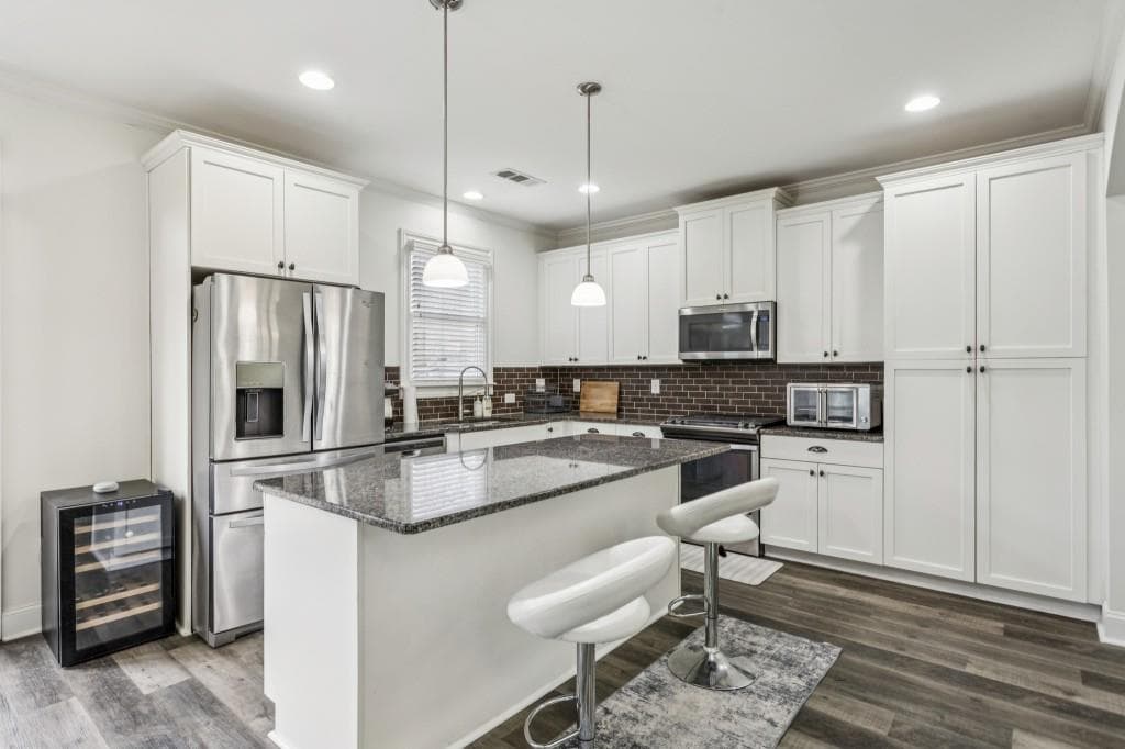 5 bedroom, 4 bathroom, 2,904 sq ft single family residence for sale at 2118 Garrison Way, Atlanta, GA 30318 — photo 3