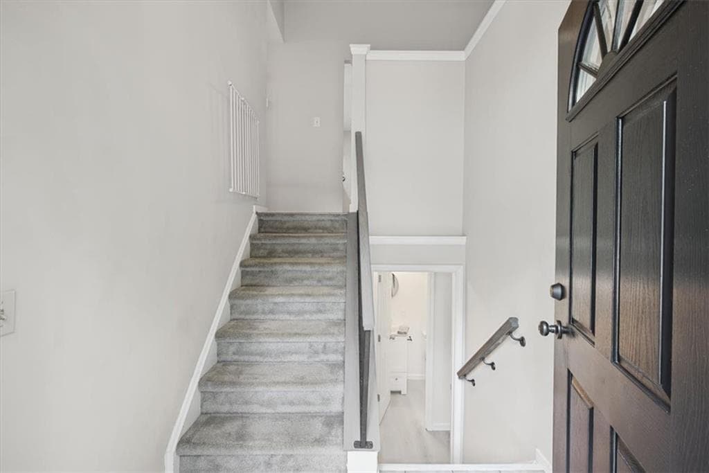 4 bedroom, 3 bathroom, 2,440 sq ft single family residence under contract at 9682 N Pond Circle, Roswell, GA 30076 — photo 5