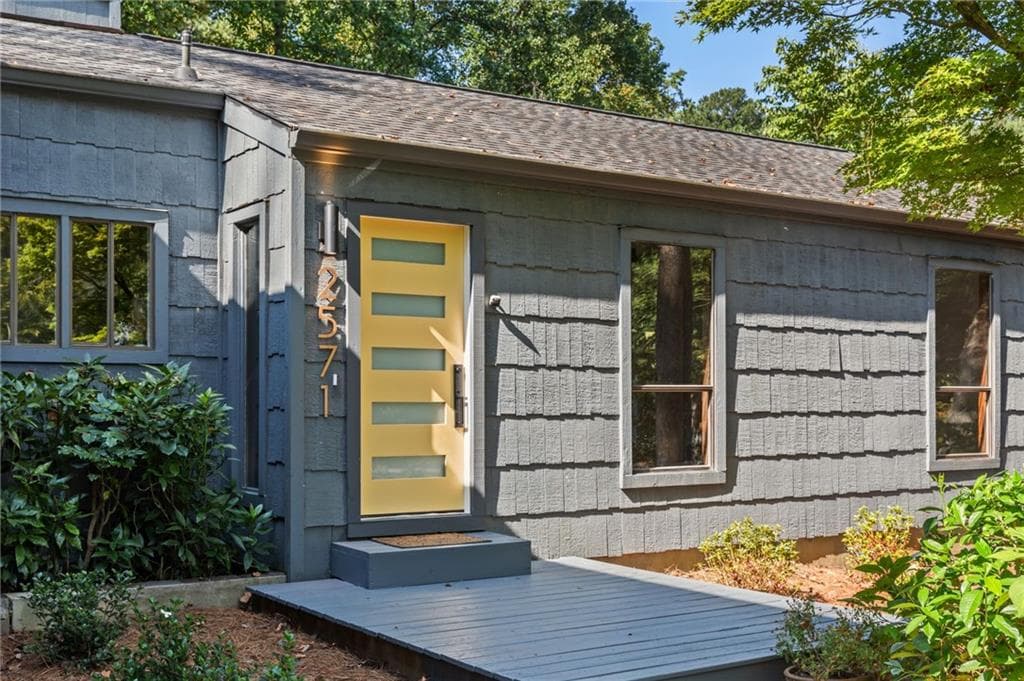 3 bedroom, 2 bathroom, 1,568 sq ft single family residence for sale at 2571 Sandy Court, Marietta, GA 30066 — photo 2