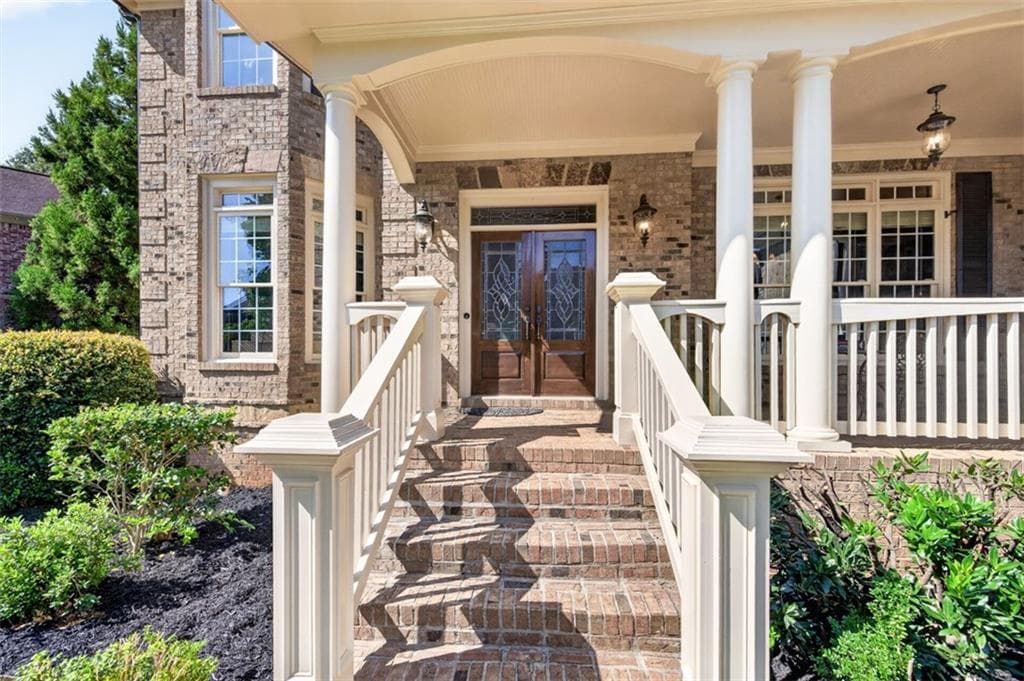 6 bedroom, 5 bathroom, 7,181 sq ft single family residence under contract at 882 Pathview Court, Dacula, GA 30019 — photo 2