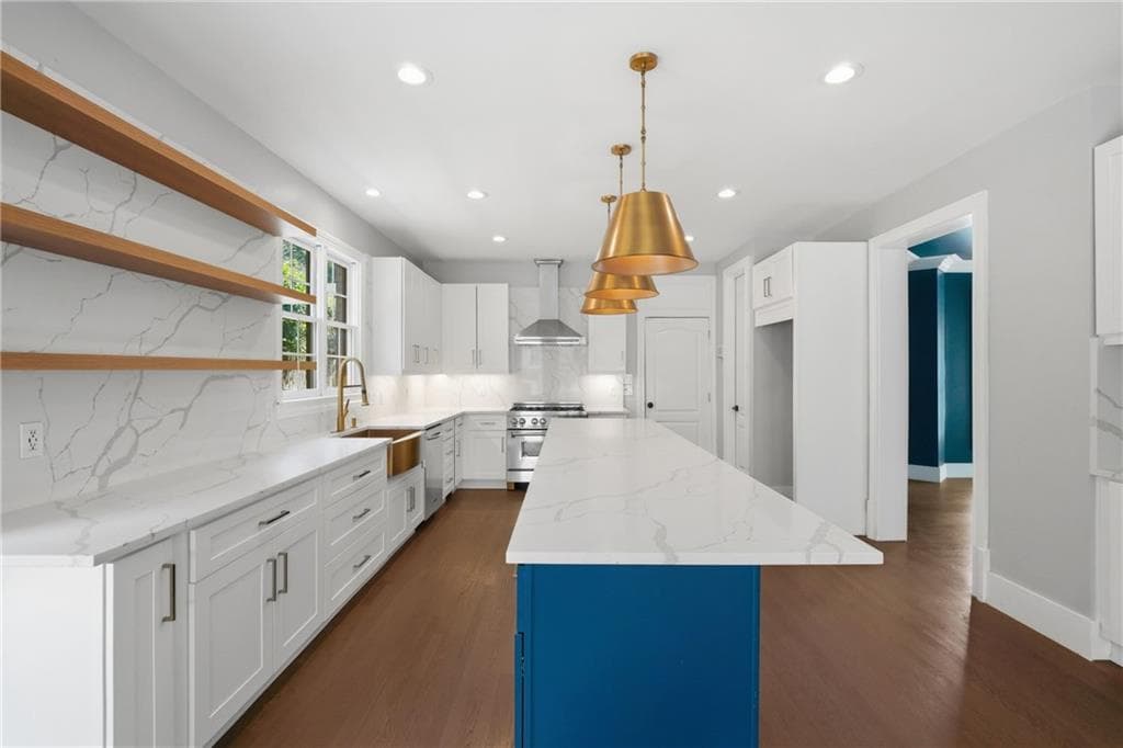 7 bedroom, 6 bathroom, 6,568 sq ft single family residence for sale at 245 Steeple Point Drive, Roswell, GA 30076 — photo 3