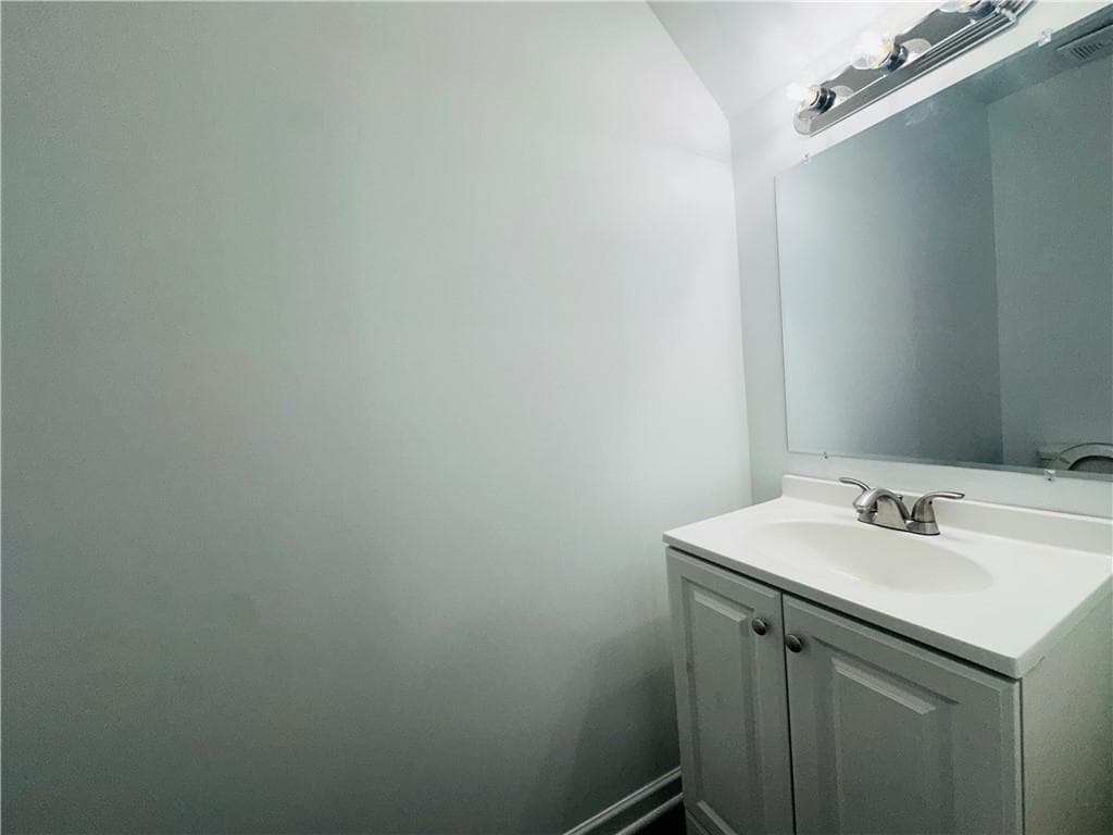 2 bedroom, 2 bathroom, 1,146 sq ft condominium for sale at 2340 Beaver Ruin Road 20, Norcross, GA 30071 — photo 6
