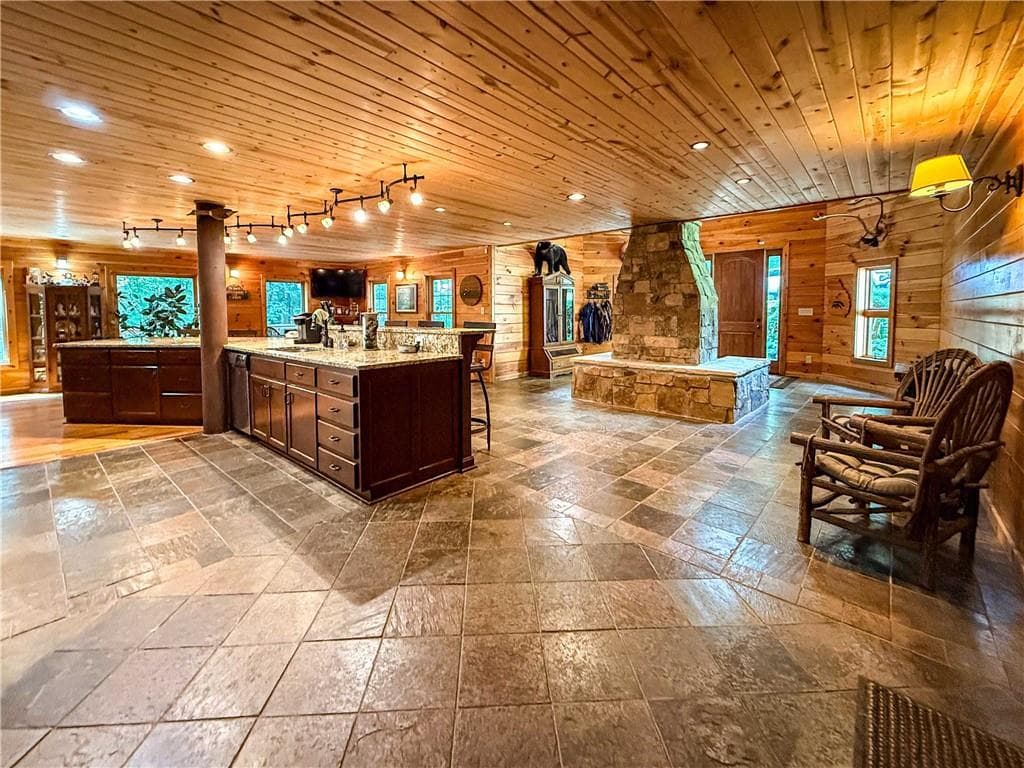 3 bedroom, 3 bathroom, 4,236 sq ft single family residence for sale at 187 Still Water Way, Demorest, GA 30535 — photo 8