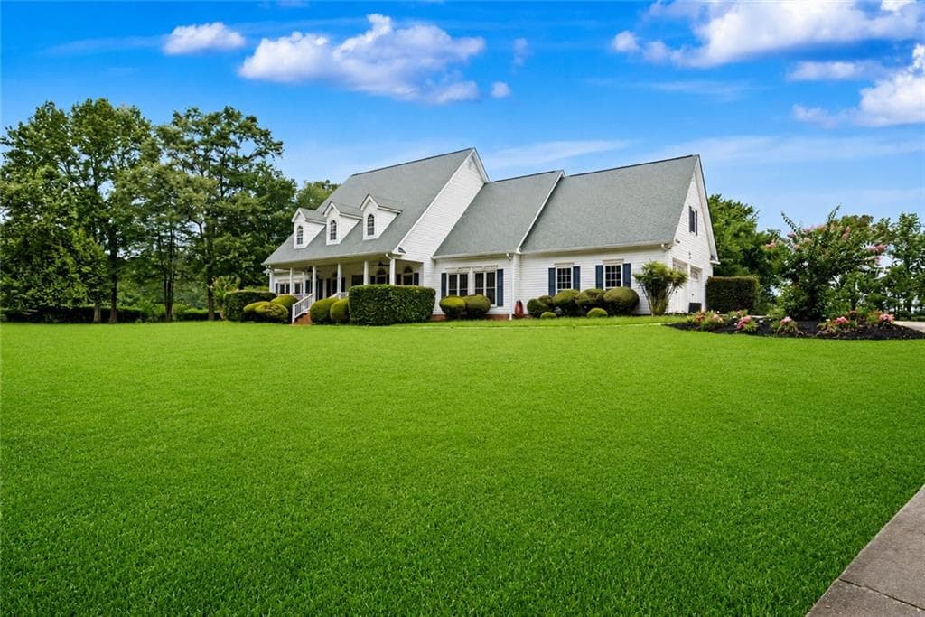 7 bedroom, 5 bathroom, 4,291 sq ft single family residence under contract at 2800 S Highway 16, Carrollton, GA 30116 — photo 2