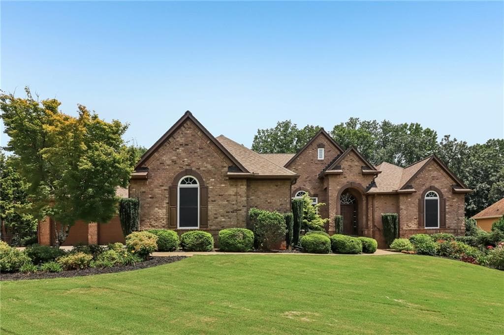 4 bedroom, 4 bathroom, 6,072 sq ft single family residence for sale at 5715 Catalpa Court, Cumming, GA 30040 — photo 2