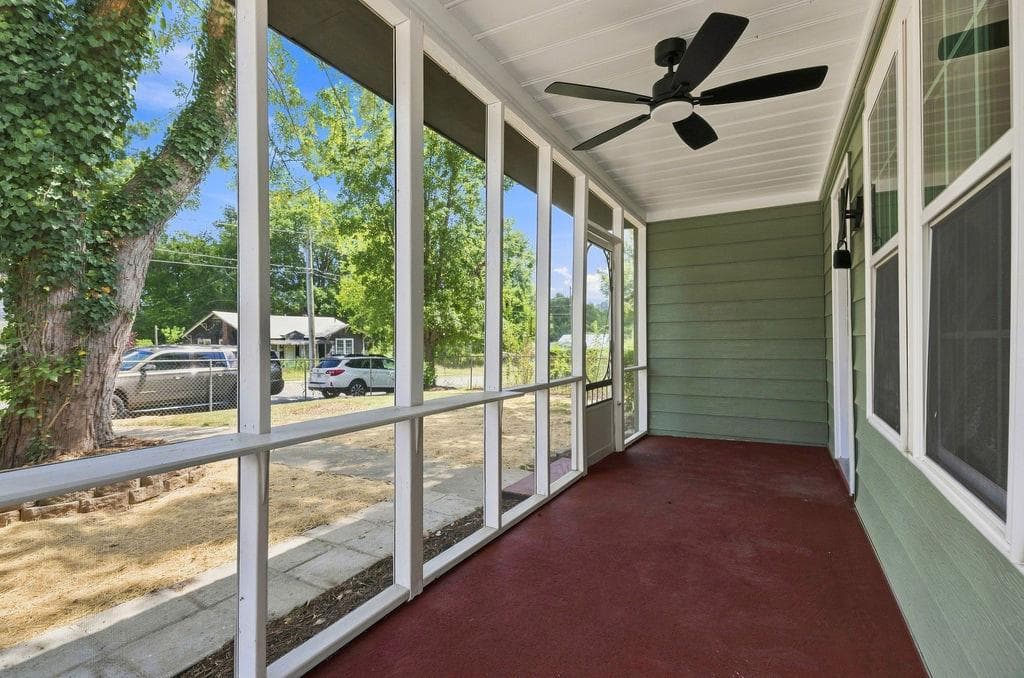 3 bedroom, 2 bathroom, 1,266 sq ft single family residence for sale at 206 S Elm Street, Rome, GA 30165 — photo 2