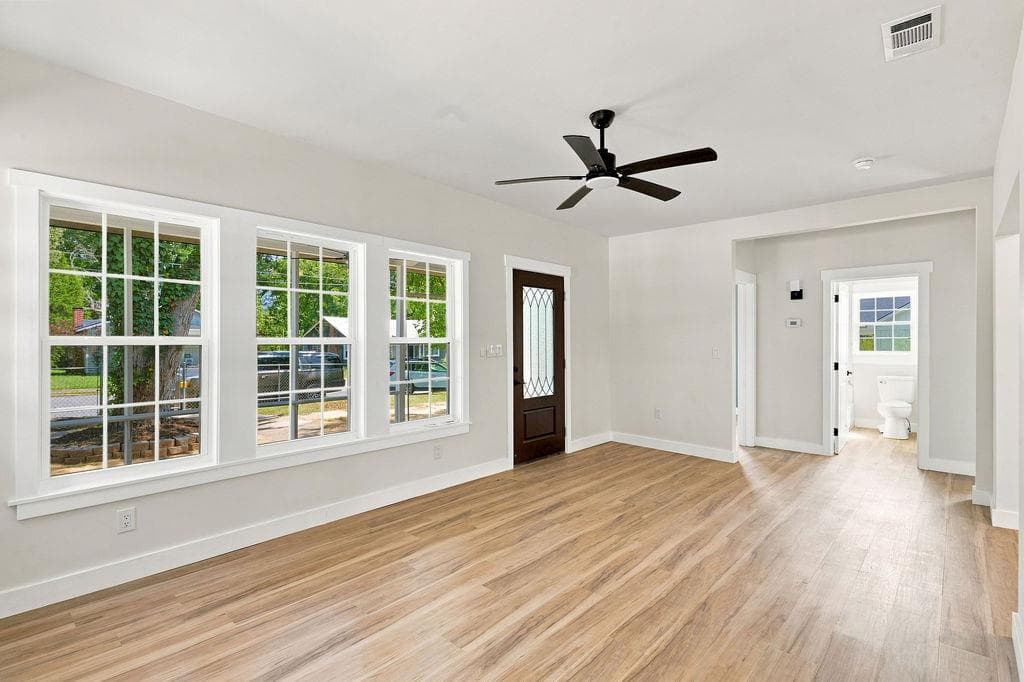 3 bedroom, 2 bathroom, 1,266 sq ft single family residence for sale at 206 S Elm Street, Rome, GA 30165 — photo 3