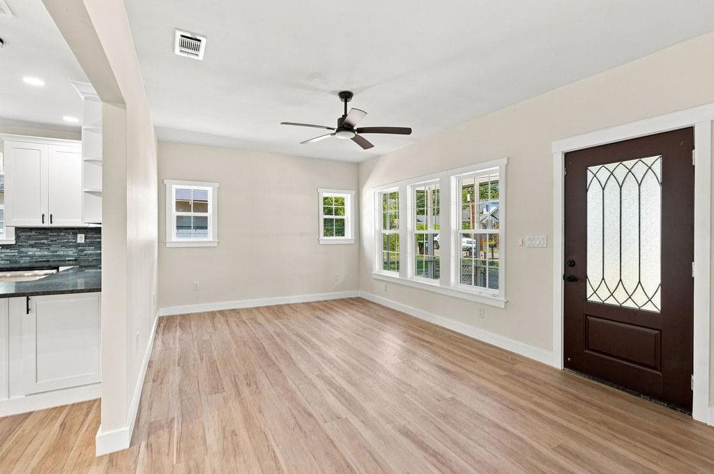 3 bedroom, 2 bathroom, 1,266 sq ft single family residence for sale at 206 S Elm Street, Rome, GA 30165 — photo 4